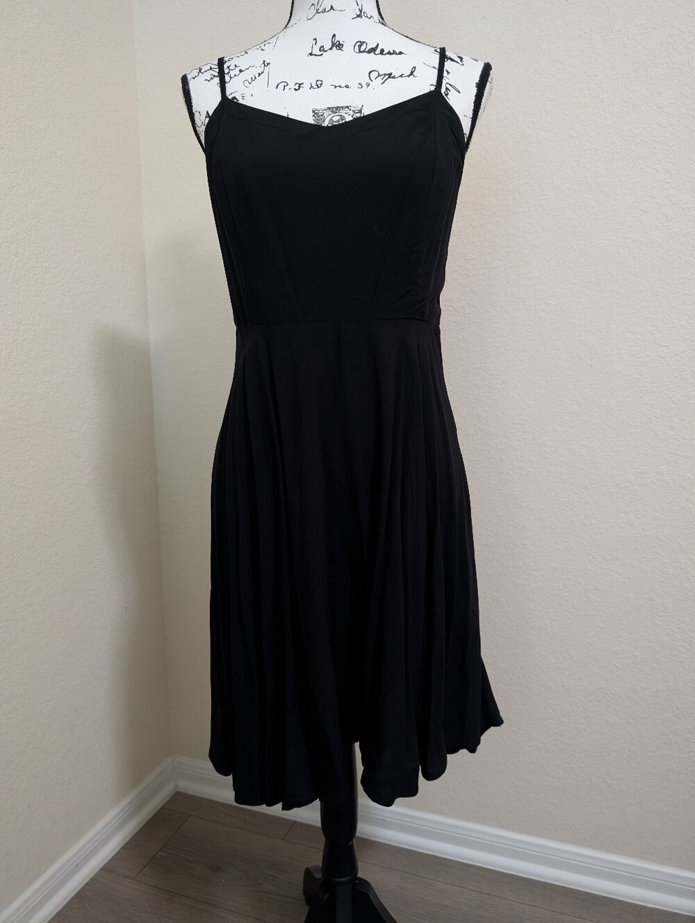 Old Navy Black Fit & Flare Cami Dress Smocked Back Sweetheart Neck Adj.Straps•M